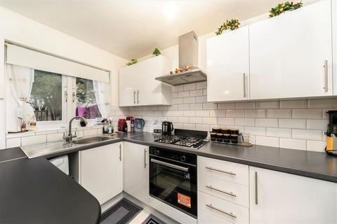 3 bedroom house to rent, Pear Close, London SE14