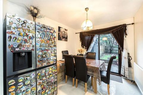 3 bedroom house to rent, Pear Close, London SE14