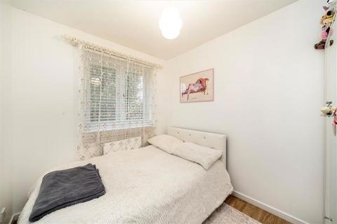 3 bedroom house to rent, Pear Close, London SE14