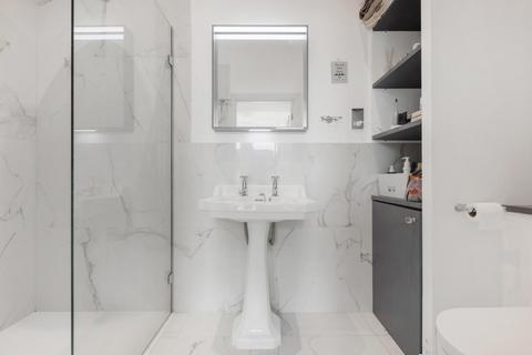 2 bedroom flat for sale, Altenburg Gardens, London