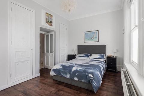 2 bedroom flat for sale, Altenburg Gardens, London