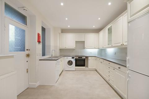 3 bedroom flat to rent, South Lodge, Circus Road, St John's Wood, London