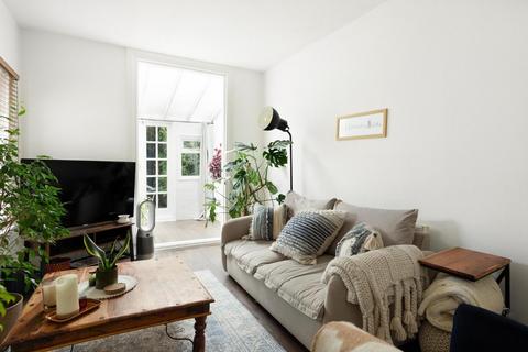 2 bedroom flat for sale, Cathles Road, London
