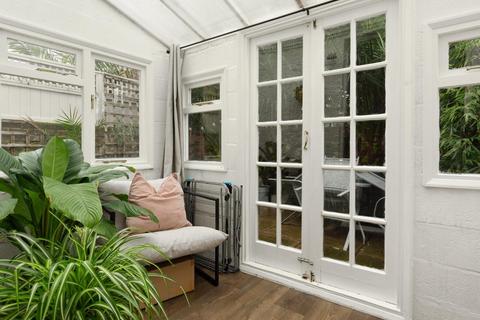 2 bedroom flat for sale, Cathles Road, London