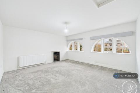 2 bedroom terraced house to rent, The Avenue, Harewood, Leeds, LS17