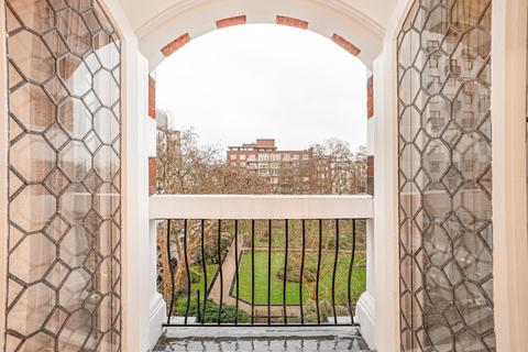 3 bedroom flat to rent, Sloane Street, Knightsbridge, London