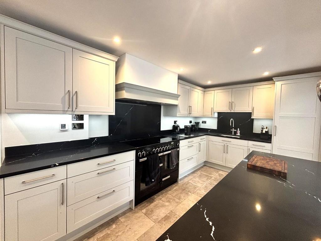 Kitchen 1.jpeg