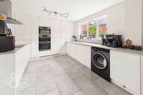 5 bedroom detached house for sale, Reeds Way, Norwich NR14