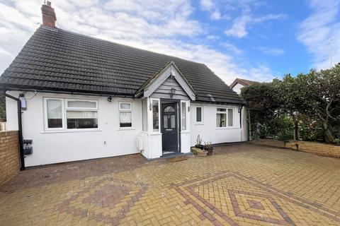 4 bedroom detached house to rent, Westfield Road, Woking GU22