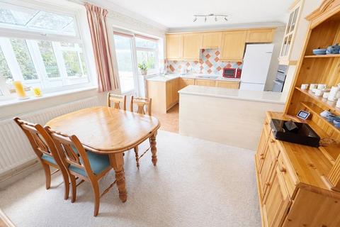 undefined, Powis Close, New Milton, Hampshire. BH25 6AW