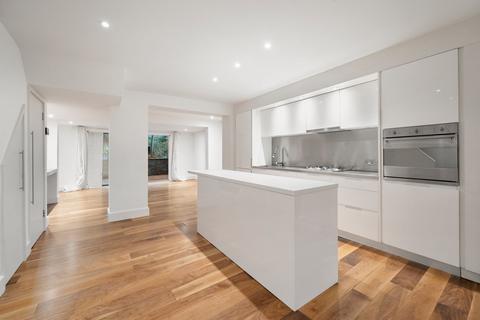 2 bedroom maisonette to rent, Southgate Road, London