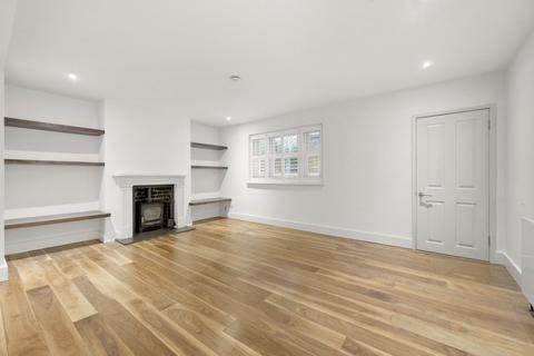 2 bedroom maisonette to rent, Southgate Road, London