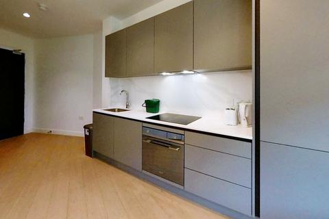 Studio to rent, New Horizons Court
