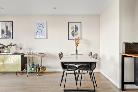 2 bedroom flat to rent, Chaplin Apartments, 5 Sylvester Path, London