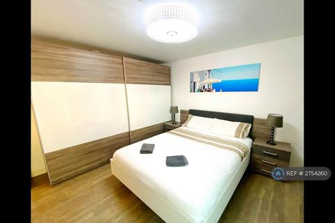 1 bedroom in a flat share to rent, Roma Corte, London, SE13