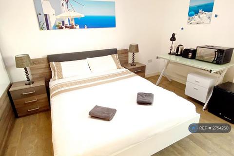 1 bedroom in a flat share to rent, Roma Corte, London, SE13