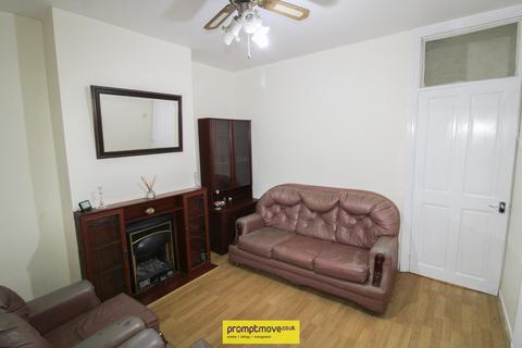 2 bedroom terraced house to rent, Maple Road East Luton LU4 8BG