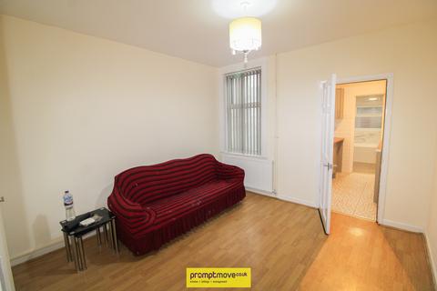 2 bedroom terraced house to rent, Maple Road East Luton LU4 8BG