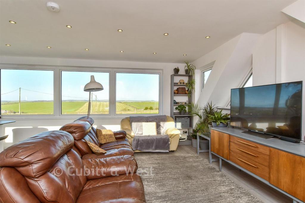 Lounge/Kitchen