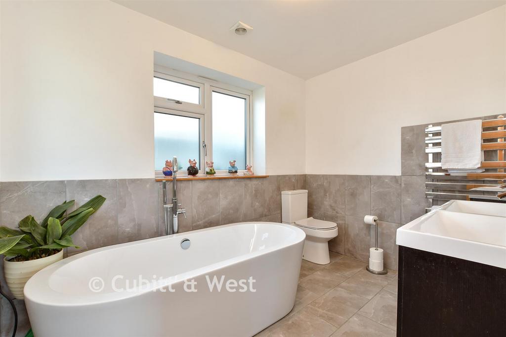 En-Suite Bathroom