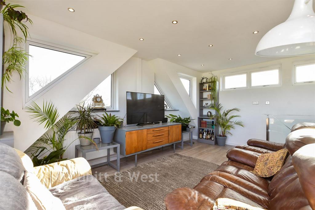Lounge/Kitchen
