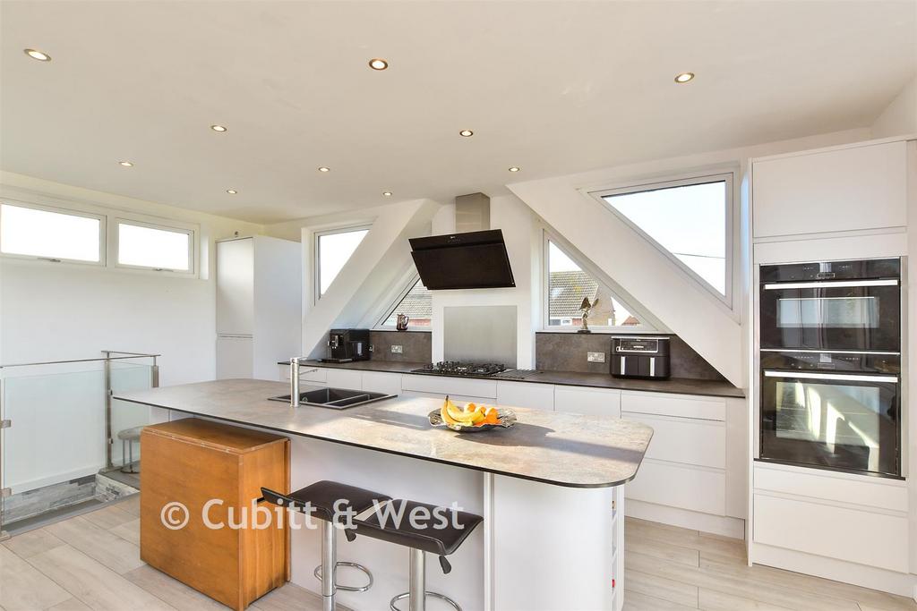 Lounge/Kitchen
