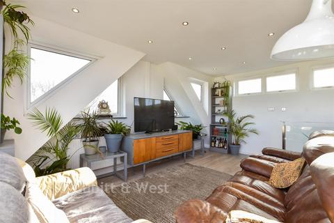 3 bedroom chalet for sale, Downsview Avenue, Brighton BN2