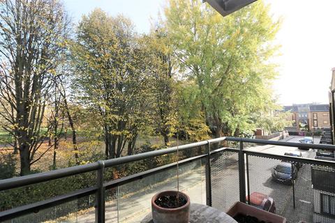 2 bedroom apartment to rent, Queens Court, Limehouse, E14
