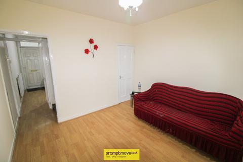 2 bedroom terraced house to rent, Maple Road East Luton LU4 8BG