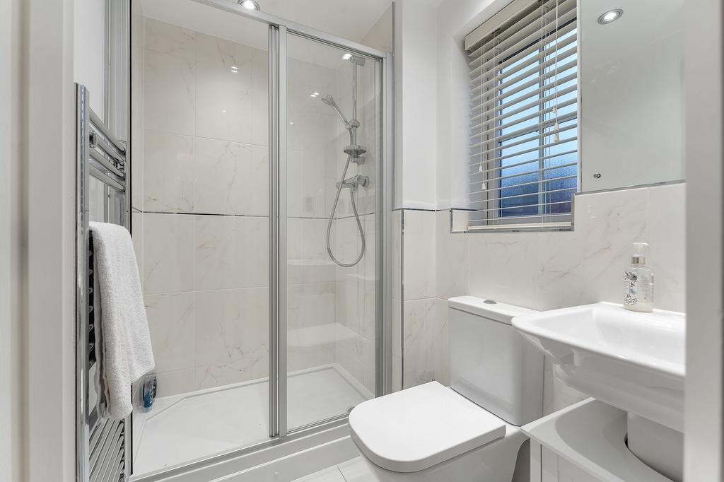 Guest Bedroom En-suite