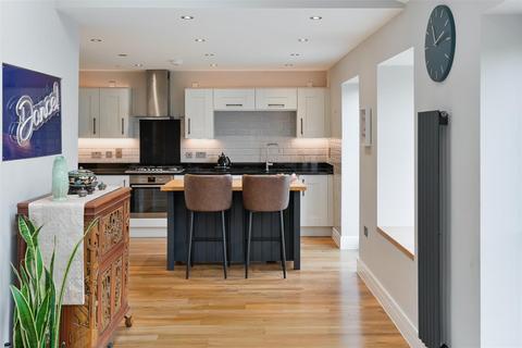 5 bedroom detached house for sale, Osborne Way, Epsom