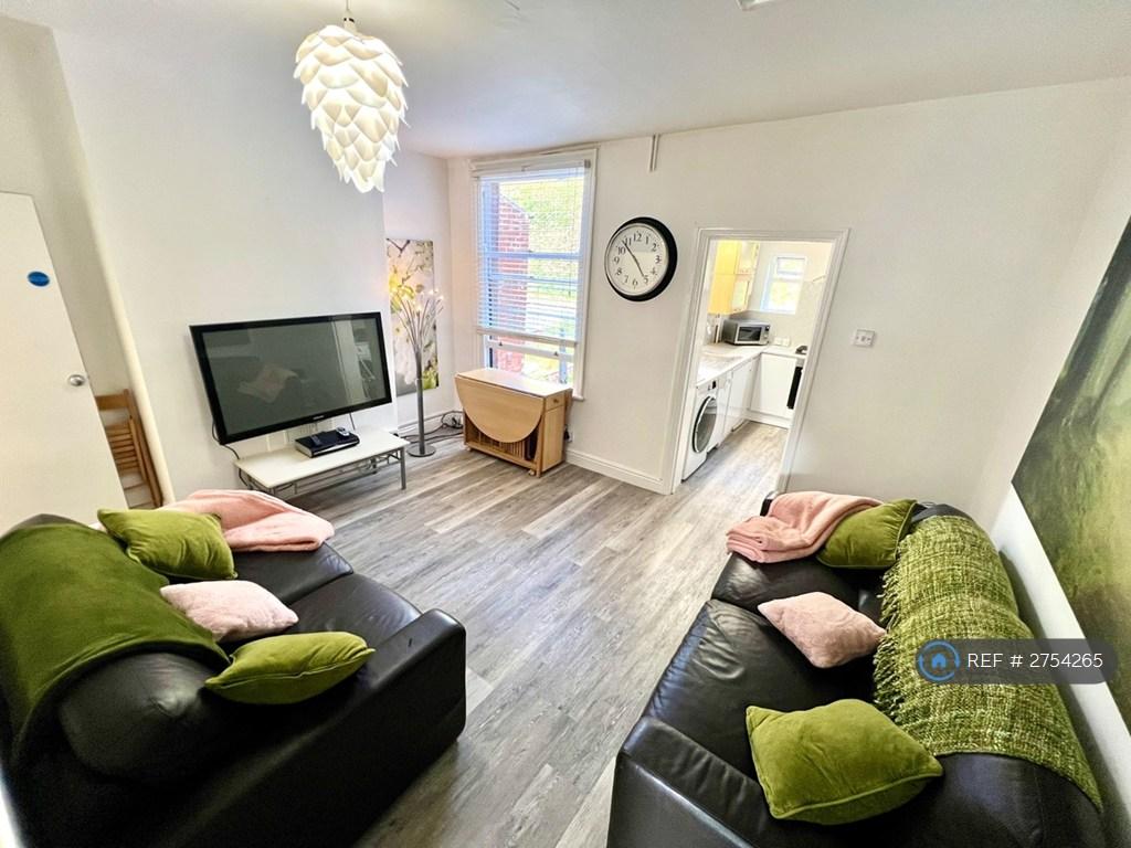Relaxing Lounge Kept Immaculately Clean