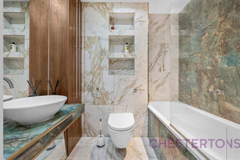 undefined, New Providence Wharf, 1 Fairmont Avenue, London