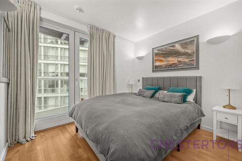 undefined, New Providence Wharf, 1 Fairmont Avenue, London