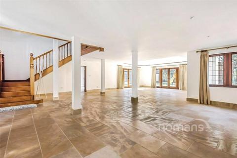 4 bedroom detached house to rent, Winkfield Road, Ascot, SL5