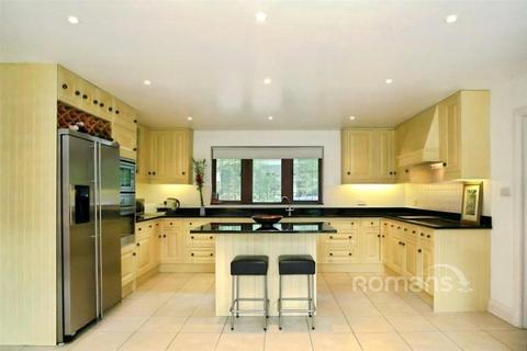 4 bedroom detached house to rent, Winkfield Road, Ascot, SL5