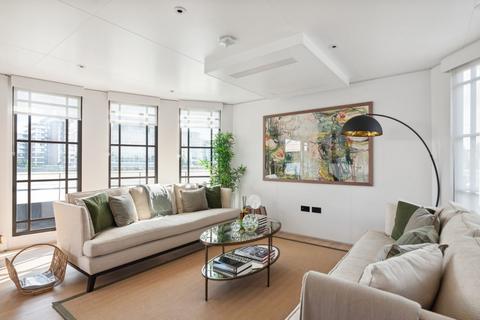 undefined, Cadogan Pier, Cheyne Walk, London