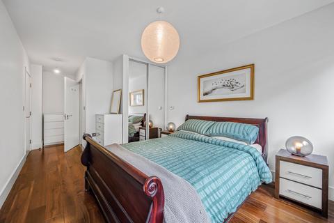 3 bedroom flat to rent, Lambarde Square, London