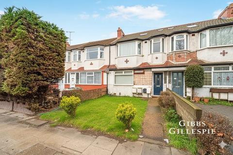 Studio to rent, Priory Gardens, London, W5