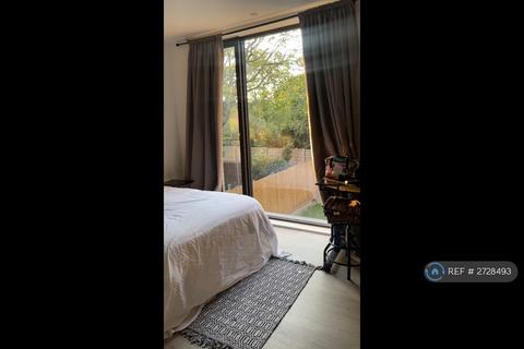 Studio to rent, Greenhill Way Harrow, London, HA1