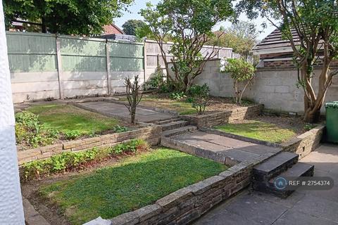 2 bedroom bungalow to rent, Castle View, Wakefield, WF2