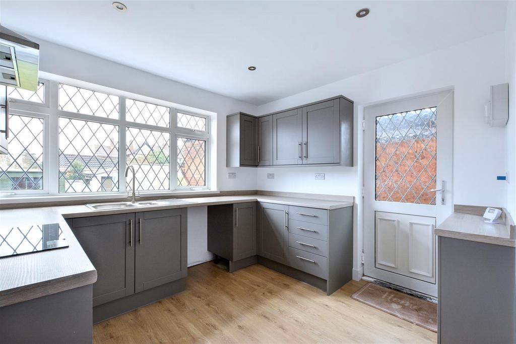 Kitchen 4.jpeg