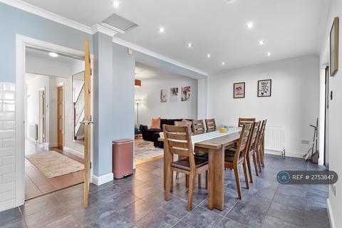 4 bedroom semi-detached house to rent, Doghurst Avenue, Harlington, Hayes, UB3
