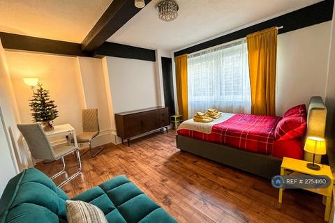 Studio to rent, Southwark Park Road, London, SE16