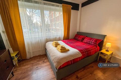 Studio to rent, Southwark Park Road, London, SE16