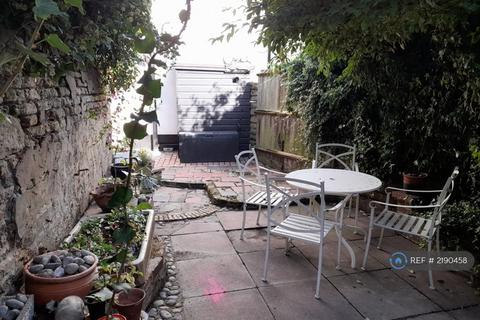 3 bedroom terraced house to rent, St. Peters Street, Sandwich, CT13