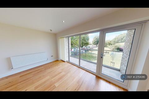 2 bedroom flat to rent, Knightswood Court, Uxbridge, UB10