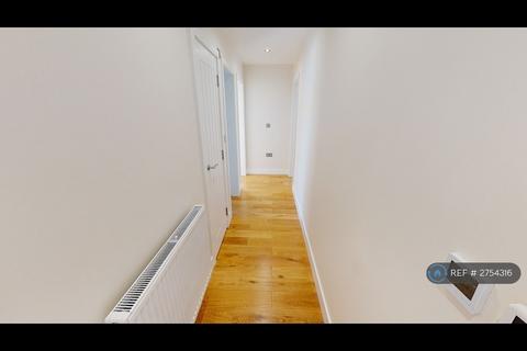 2 bedroom flat to rent, Knightswood Court, Uxbridge, UB10