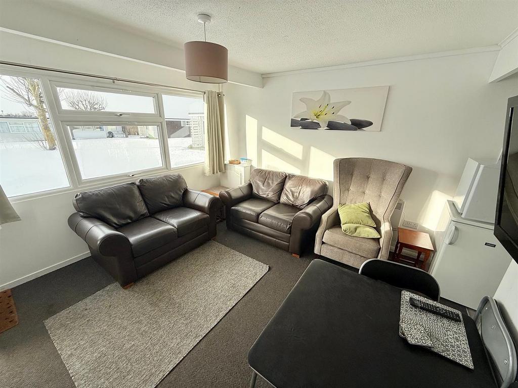 Living room (2)
