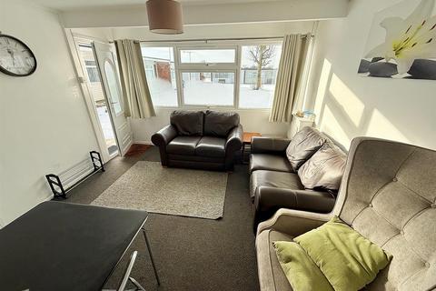 2 bedroom chalet for sale, Newport Road, Hemsby